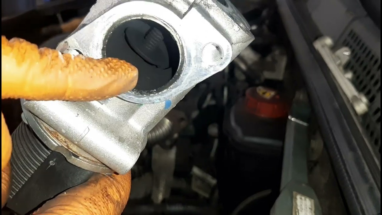 Alfa Romeo 147 1.9 JTDm sostituzione valvola EGR e candelette  @dominikautomotive