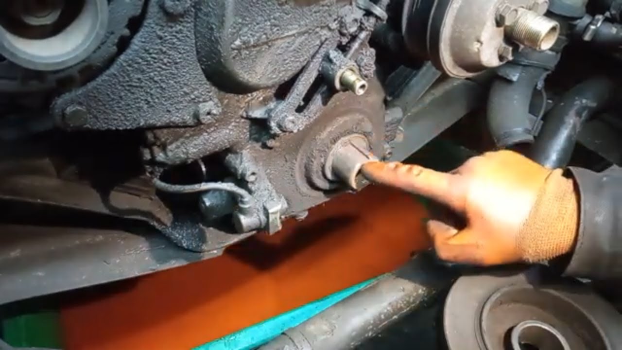 ЗМЗ405 незакрученный болт шкива и новые поломанные кольца.