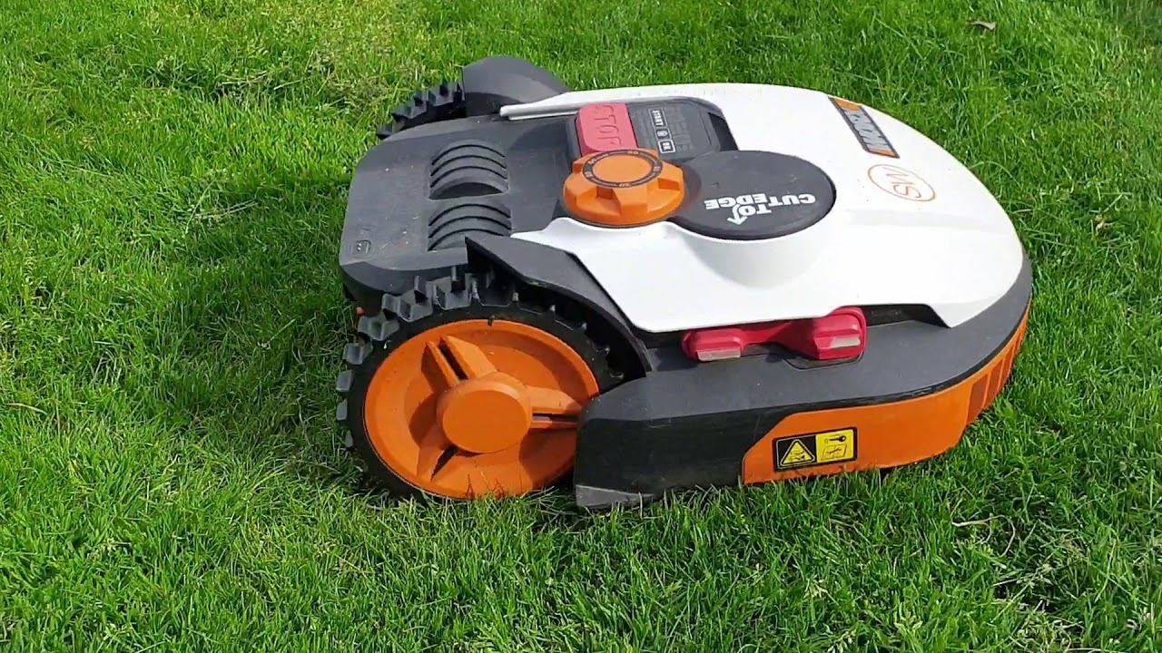 Worx Landroid WR106Si bei der Supina-Ernte