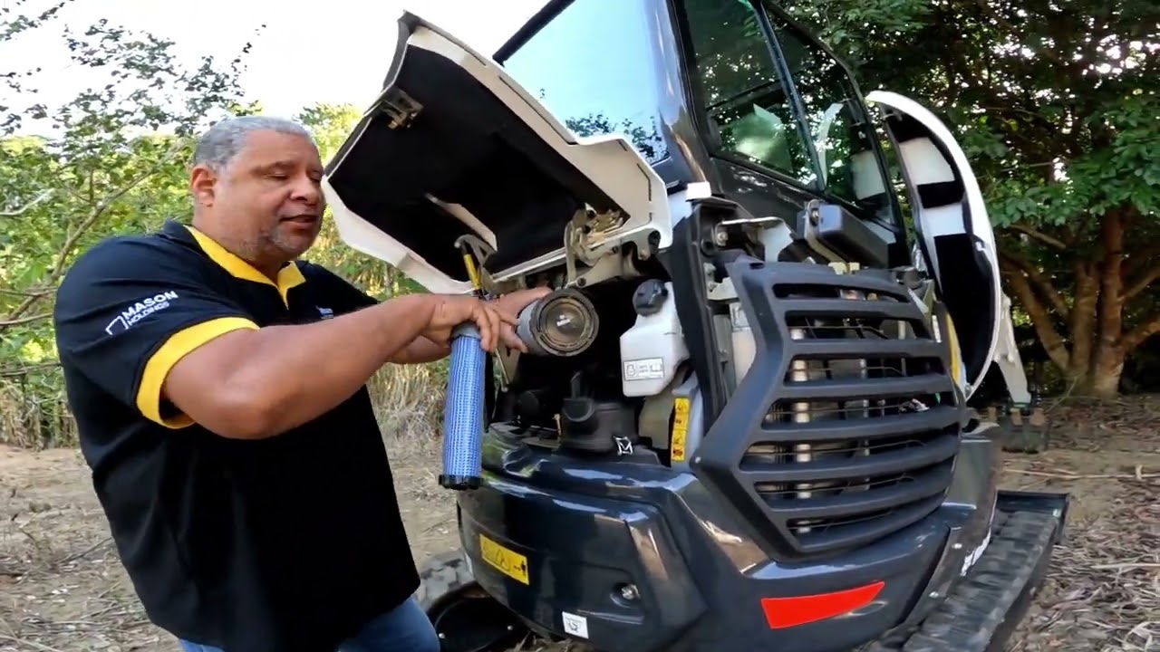 Entrega técnica Mini Escavadeira Bobcat E26 LongArm