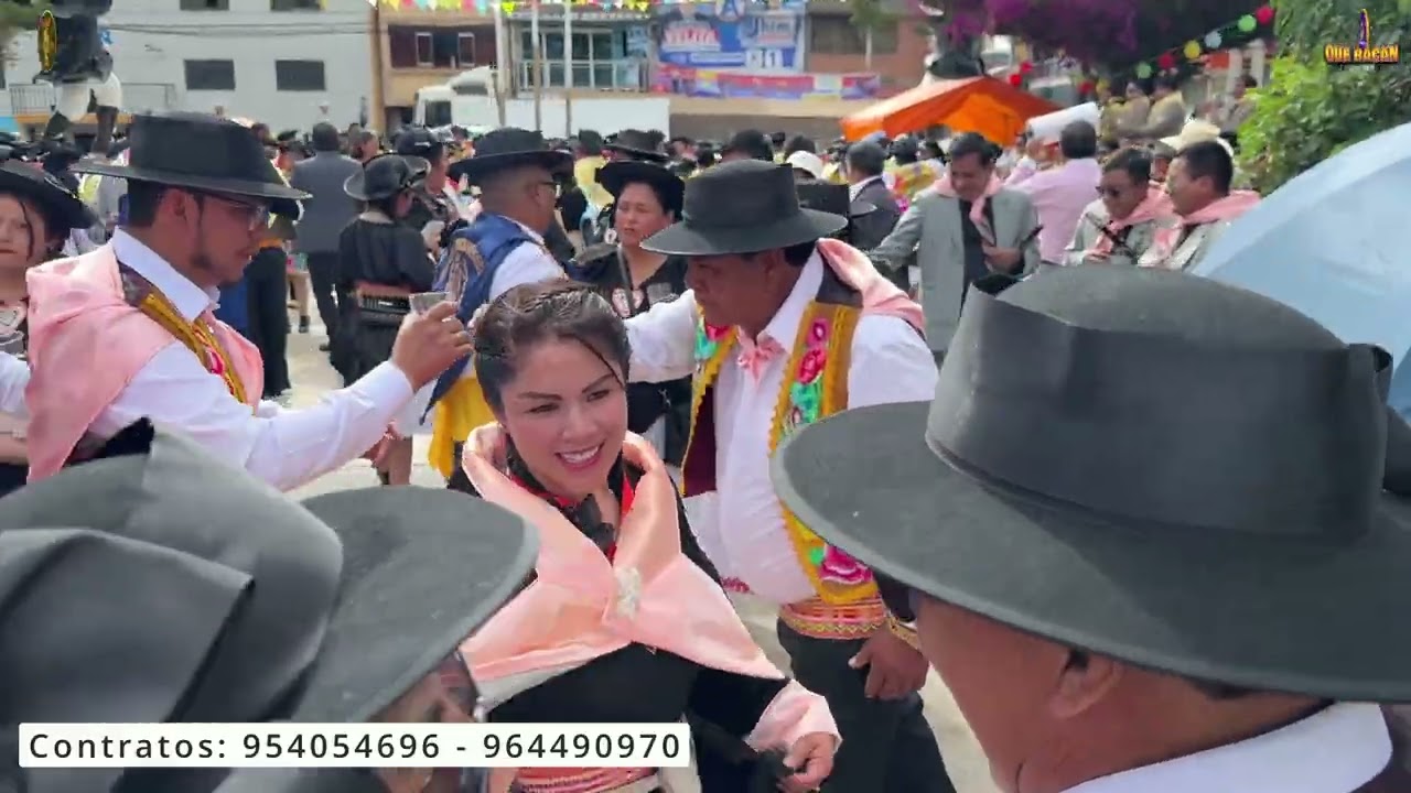 Huaylarsh 2026 en la Plaza Princiipal de Huayucachi - Orquesta Huracán del Mantaro