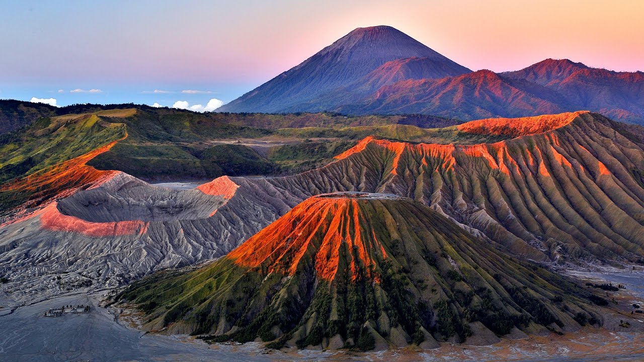 BROMO-SEMERU VOLCANIC MASSIF &ndash; The Greatest Scenery View in Indonesia
