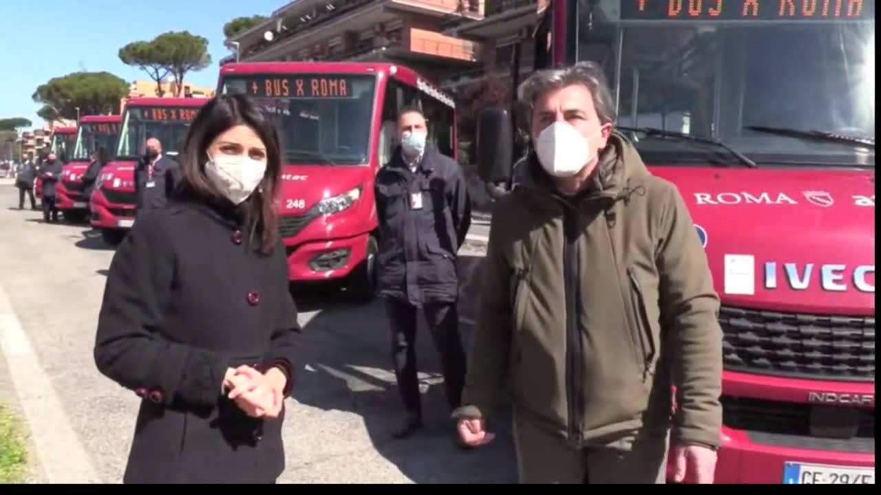 VIRGINIA RAGGI - PRESENTIAMO 3O NUOVI AUTOBUS PER ROMA
