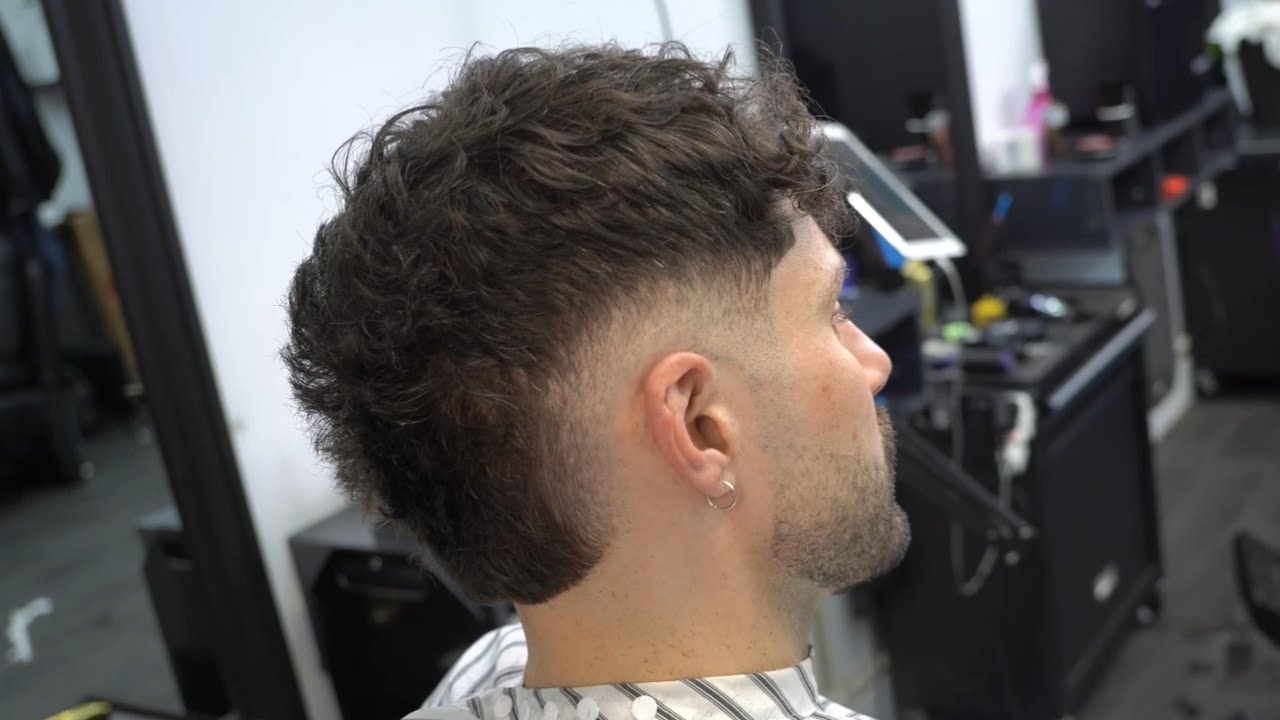 How to Cut the Perfect Burst Fade on Curly Hair + Beard Trim 💯