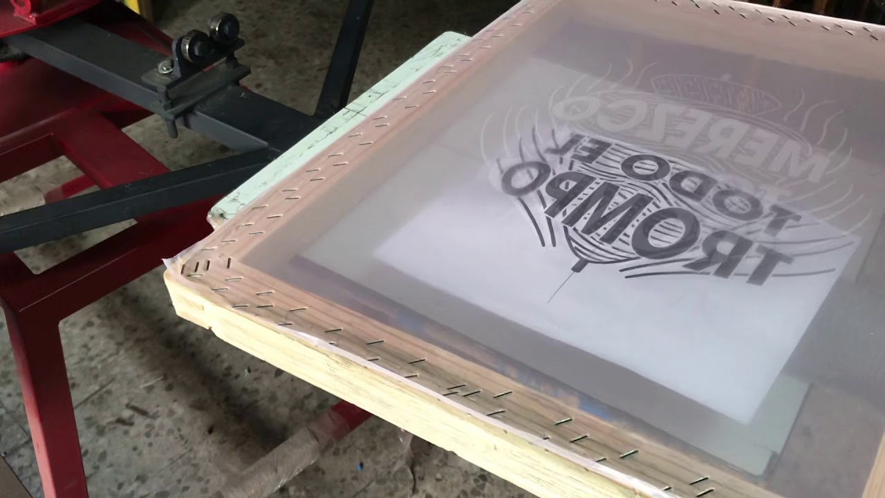 Tinta que aparece cuando sudas o se moja. Serigrafía textil.