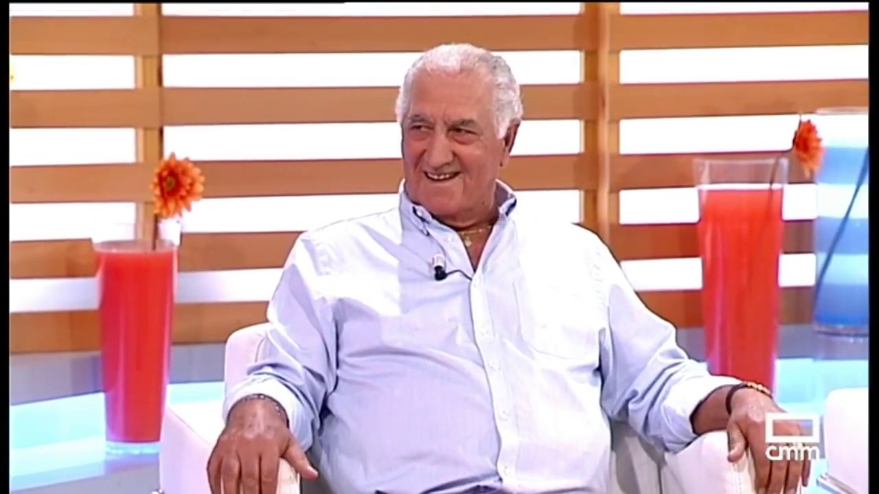 En Compañía. Manolo vive con la única compañía de su perro. 10.07.2018