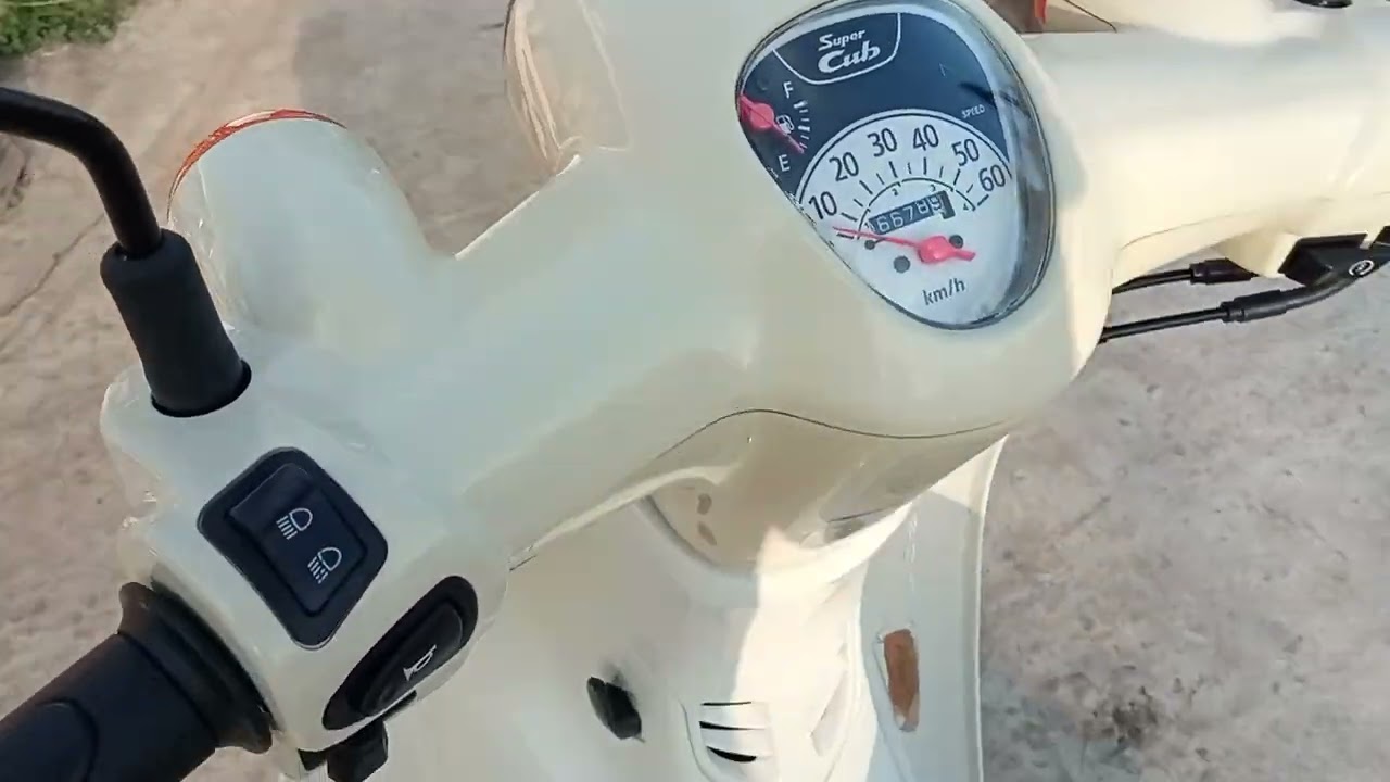 Honda Super Cub PGM-FI AA09