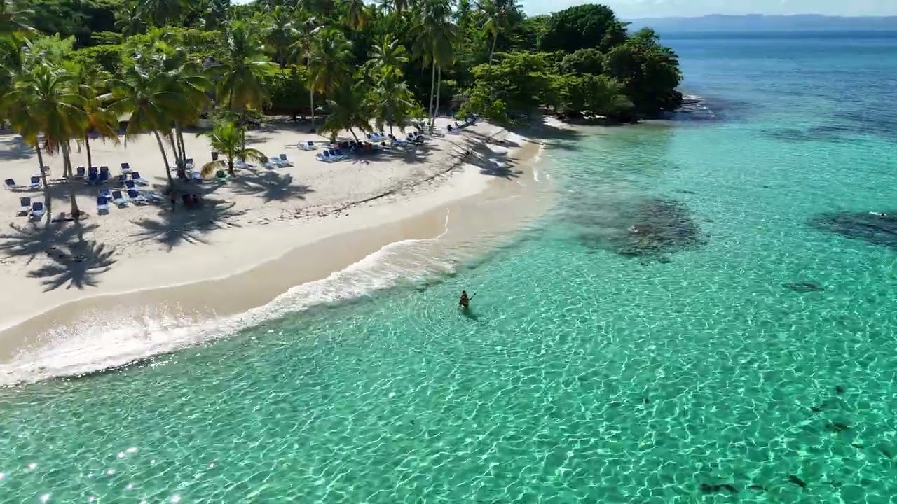 Cayo Levantado (Bacardi Island), Saman&aacute; Bay - Aerial 1
