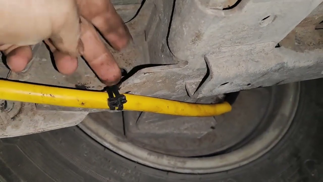 Opel Vivaro Renault traffic Nissan Primastar, замена промежуточного и задних тросов ручника, нюансы!