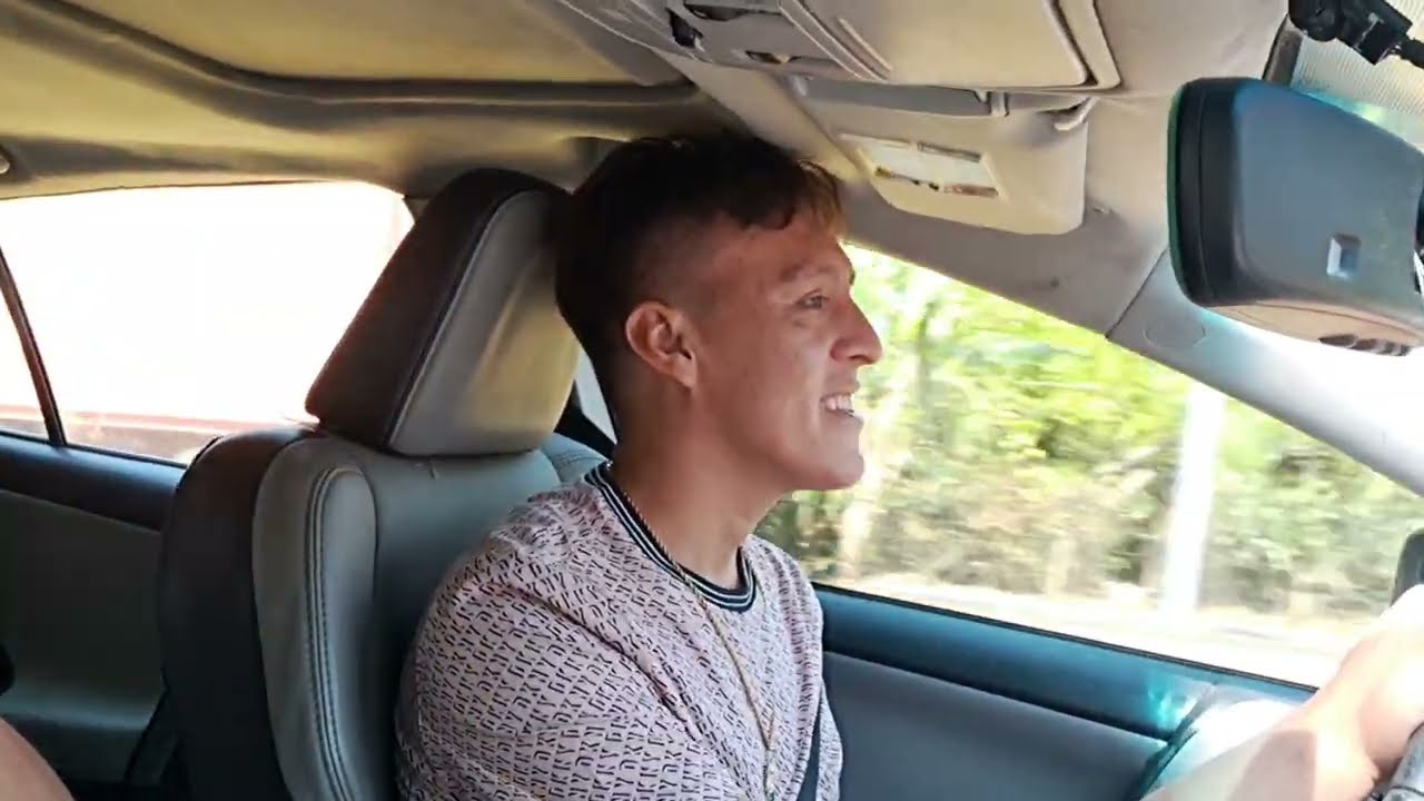 Micky nos cuenta como se siente estar de regreso en El Salvador