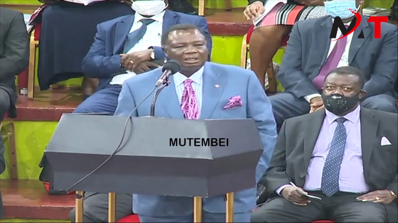 'TUSITISHWE NA MTU!' ANGRY ATWOLI LECTURES RUTO ON HIS FACE AS UHURU WATCHES!!!
