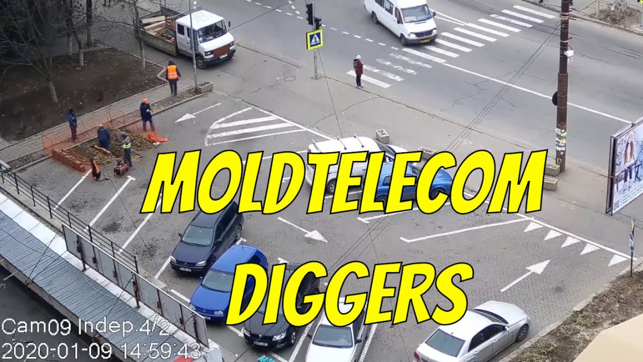 Сотрудники компании Moldtelecom в очередной раз разобрали тротуарную плитку, с целью ремонта кабеля