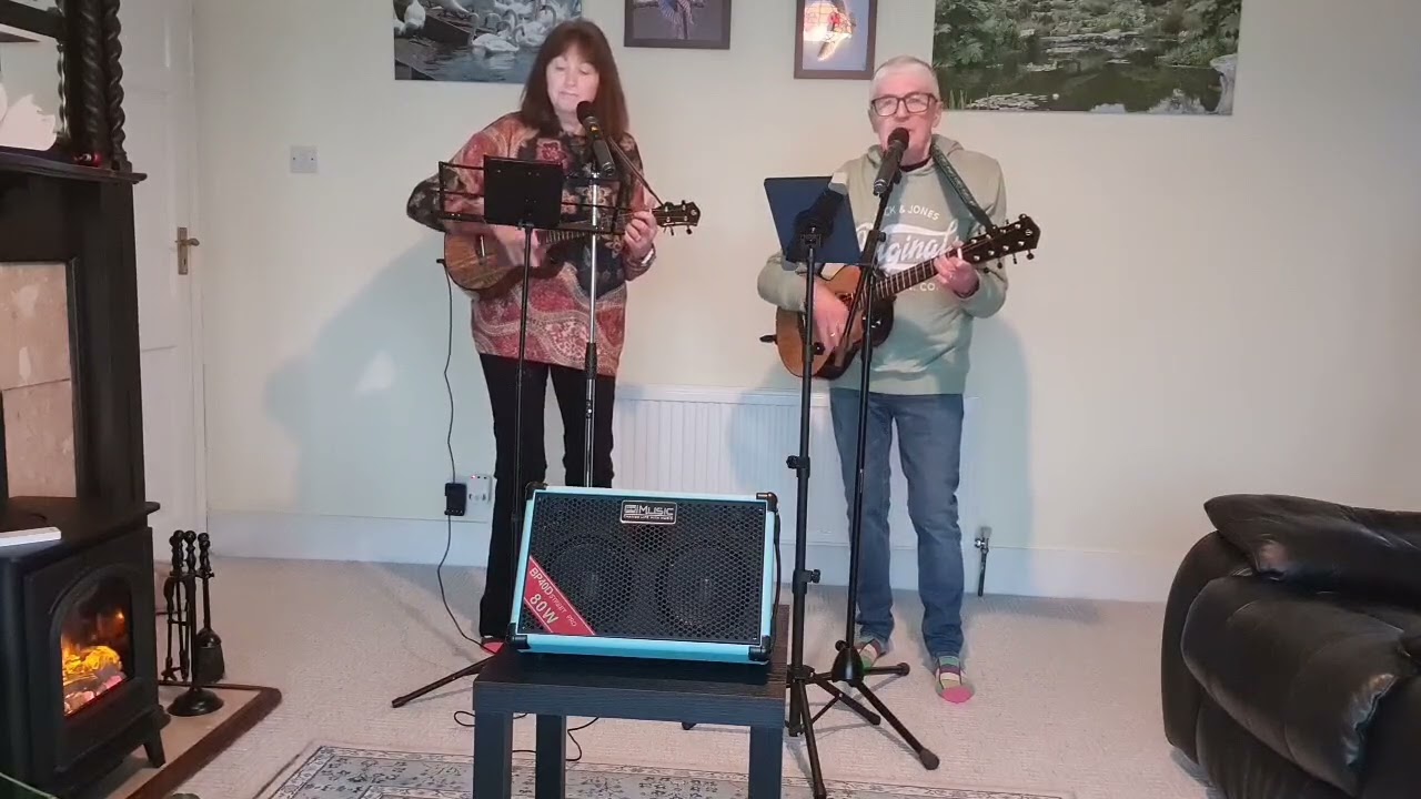Bad Moon Rising on Flight Maia 8 string Baritone & 4 string Tenor Ukuleles (Chords/Lyrics below)