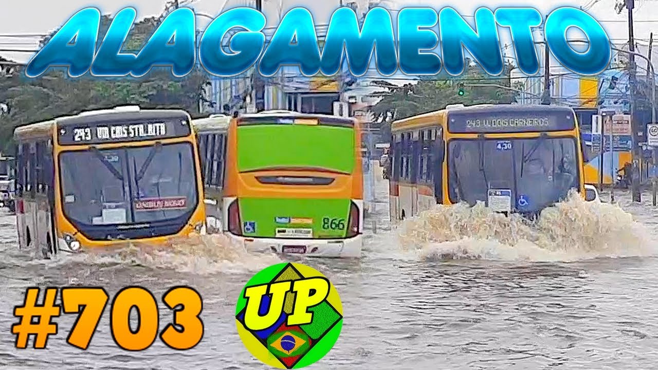 #703 ALAGAMENTO EM RECIFE -  Ônibus enfrentando avenida alagada - Manhã de caos na cidade do Recife