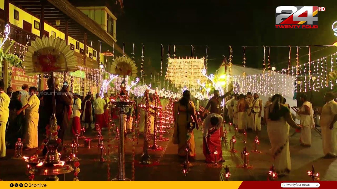 ലക്ഷദീപങ്ങളുടെ പ്രഭ ചൊരിഞ്ഞ് ശ്രീ പത്മനാഭസ്വാമി ക്ഷേത്രം