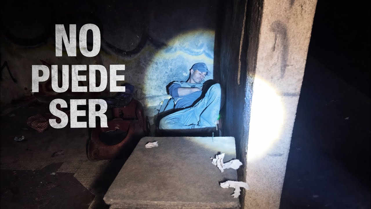 HUYERON al vernos… dejaron un ritual encendido y algo cubierto con plástico
