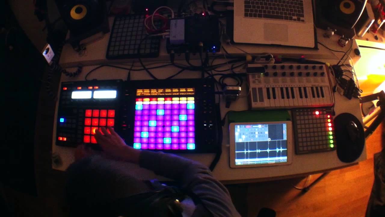 Live improvisation iPad Samplr, Toy Music Box, Ableton Push, Maschine, Leap Motion