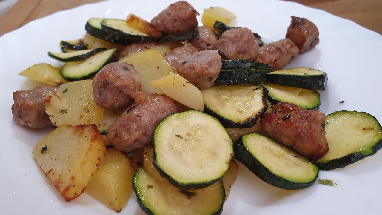 SALSICCIA PATATE E ZUCCHINE COTTE IN FRIGGITRICE AD ARIA