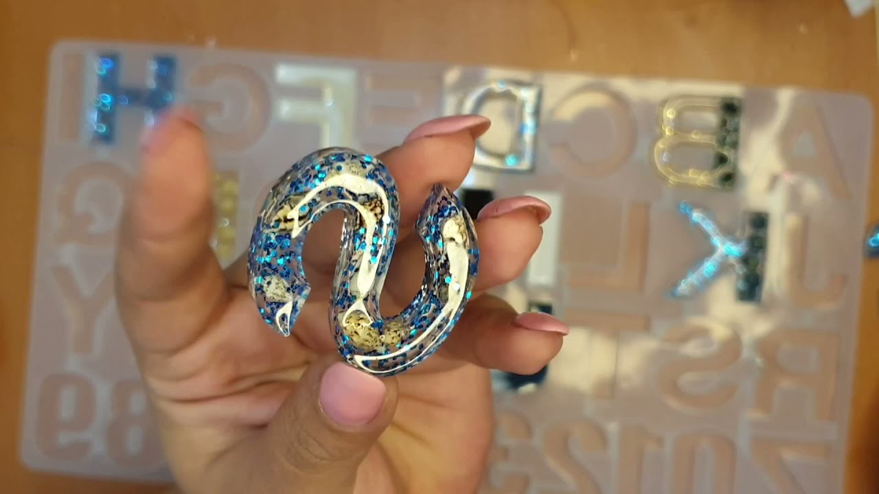 EPOKSI REÇINEDEN ANAHTARLIK YAPIMI. Altyazıları açmayı unutmayınız. Keychains from Resin.