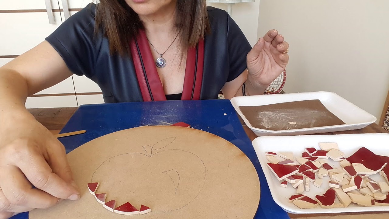 MOSAICO/ AULA 5 -COMO FAZER PARA CORTAR, LIXAR E COLAR OS CACOS DE AZULEJOS