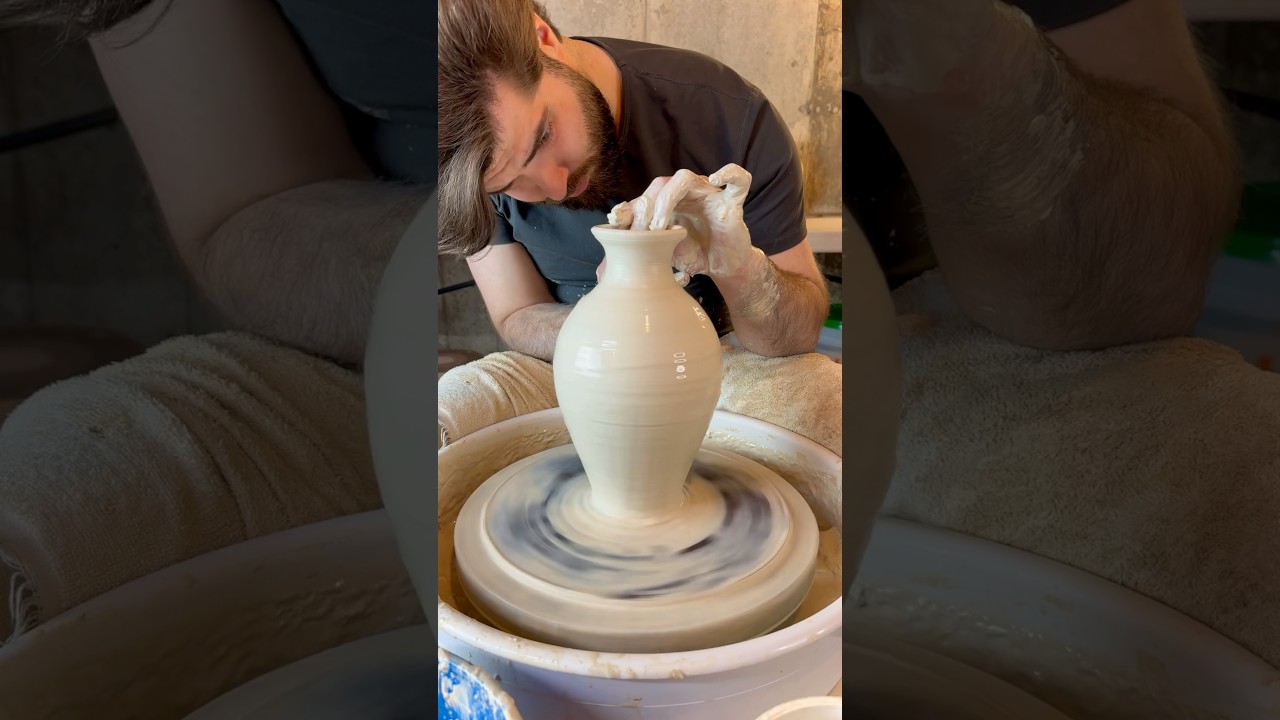 Throwing a pottery vase on the wheel #pottery #handmade #potterywheel #clay #artist #craft