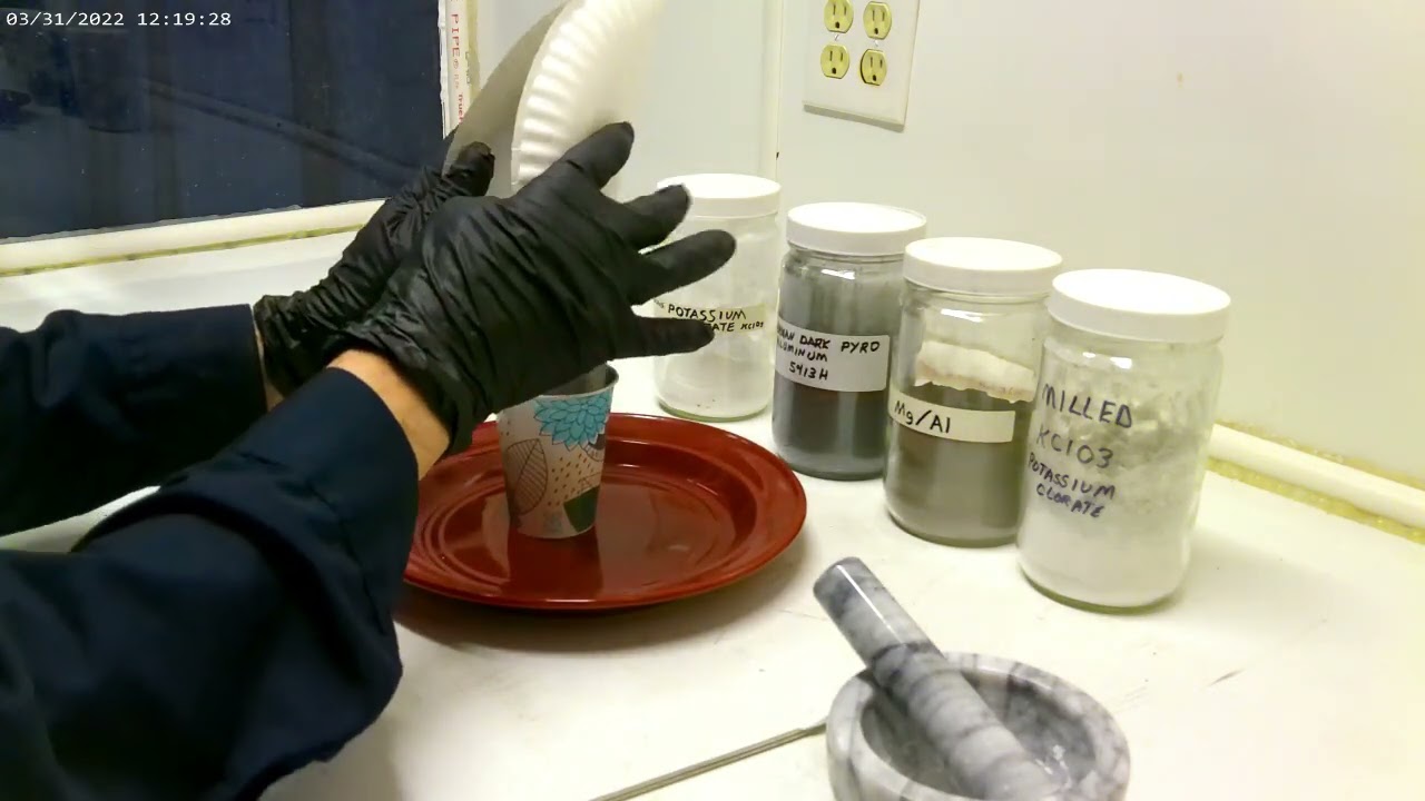 MAKING FLASH POWDER, 70% POTASSIUM CHLORATE & 30% GERMAN DARK AL.