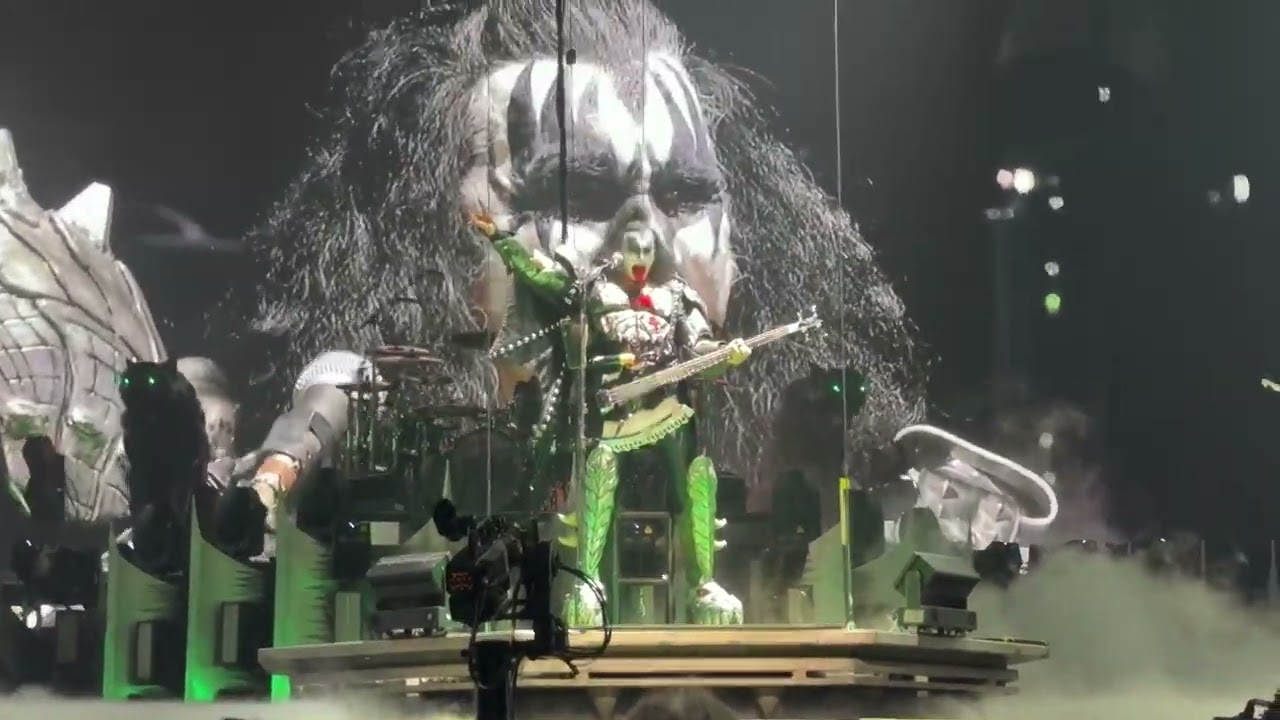 Kiss - God of Thunder live in Detroit 2023