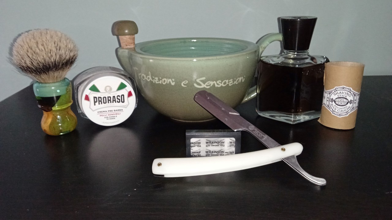 Rasatura tradizionale. Mastro Michè Boti Universal Capucci. #rasaturatradizionale #proraso#shavette