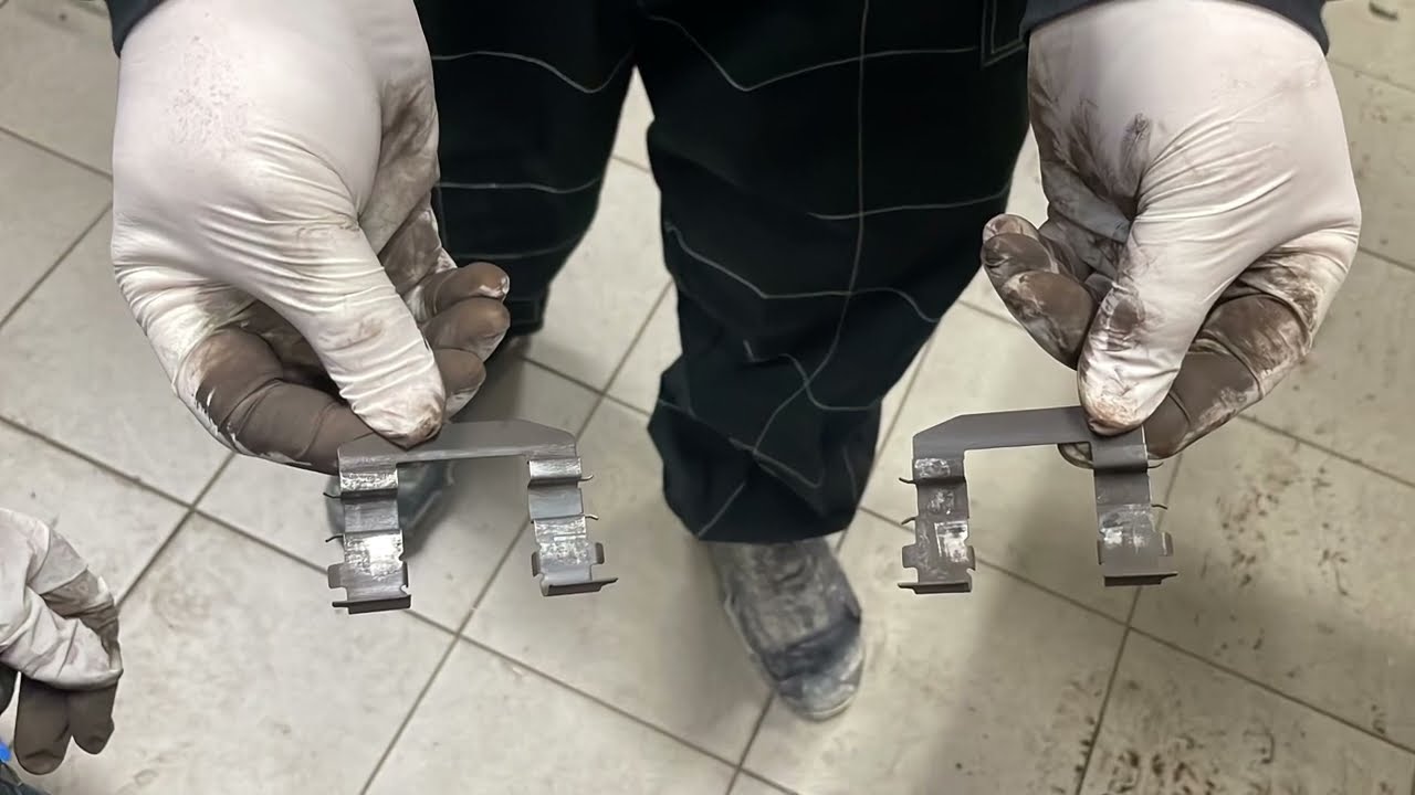 Hyundai ix 35 change brake pads