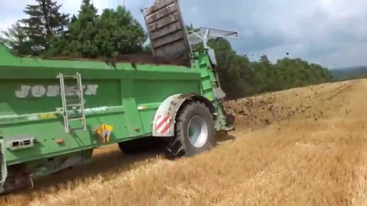 Landwirte im Einsatz: Das Lohnunternehmen Vonberg beim mistfahren mit John Deere 7810 und 6630