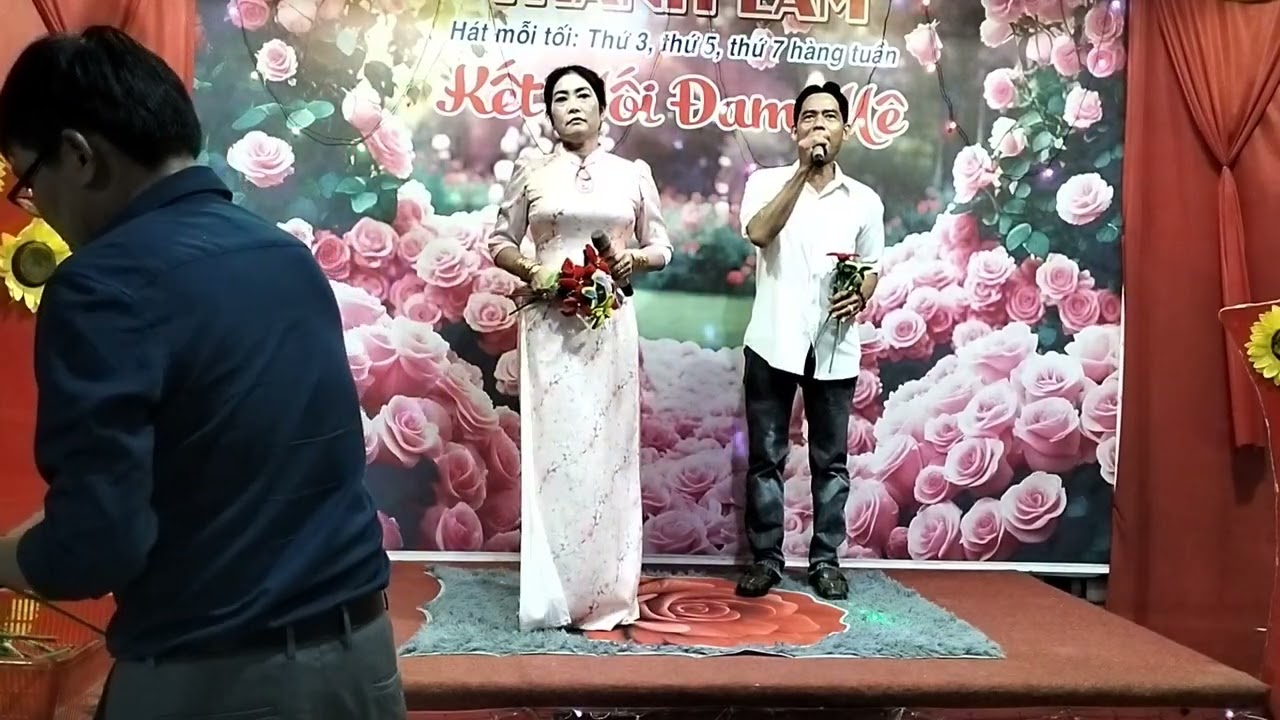 Lỡ yêu người, song ca, Kim Giang và Út em