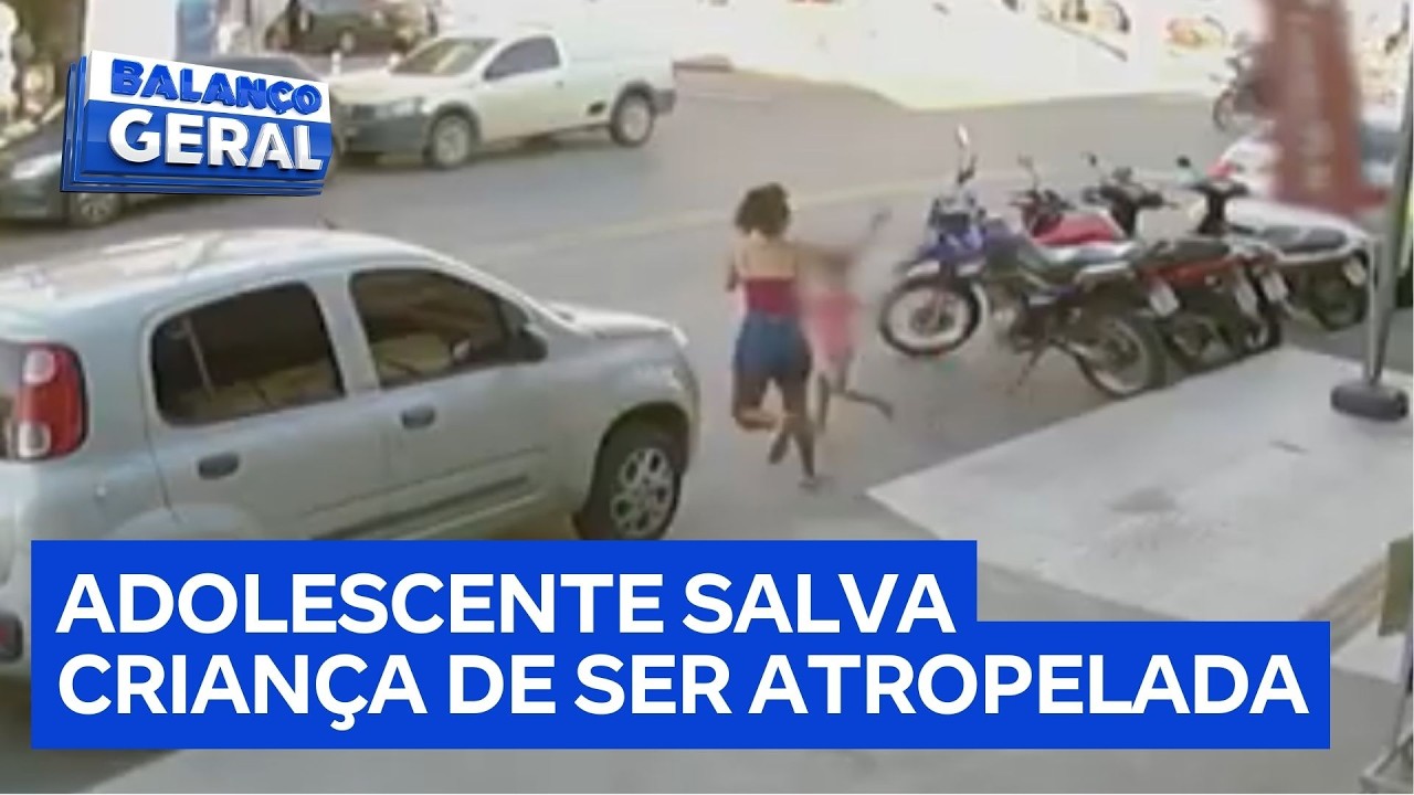 Câmera registra momento em que adolescente salva vida de criança em via movimentada