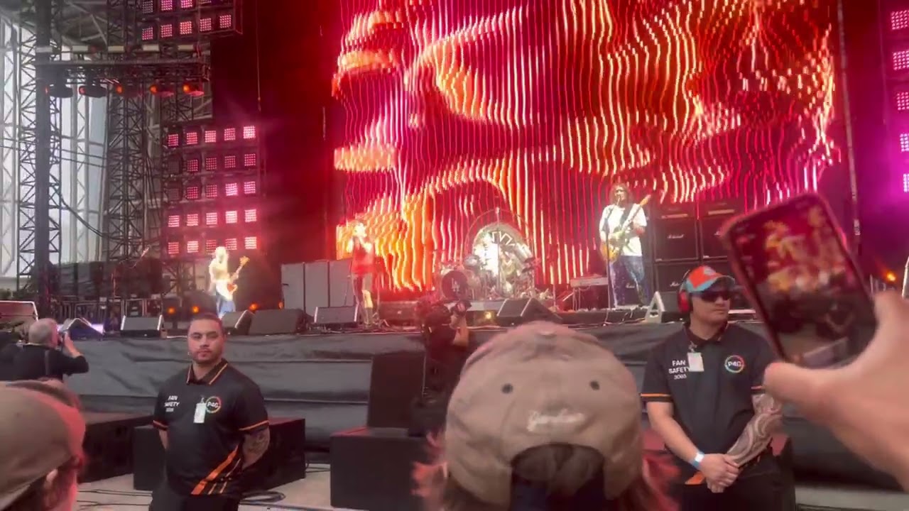 Red Hot Chili Peppers- Can’t Stop (Unlimited Love World Tour @ Forsyth Barr Stadium Dunedin, NZ)