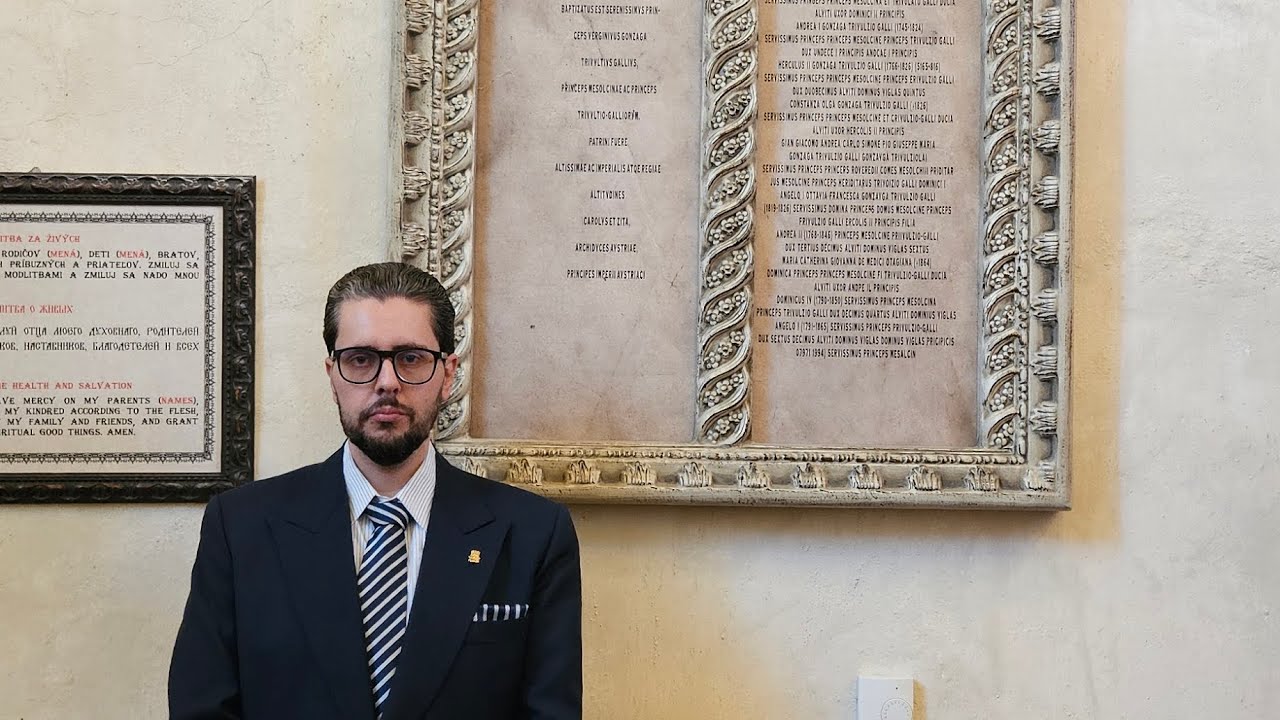 Don Andrea Gonzaga Trivulzio Galli, 18° Príncipe de Mesolcina, visita a Capela do Castelo de Viglas