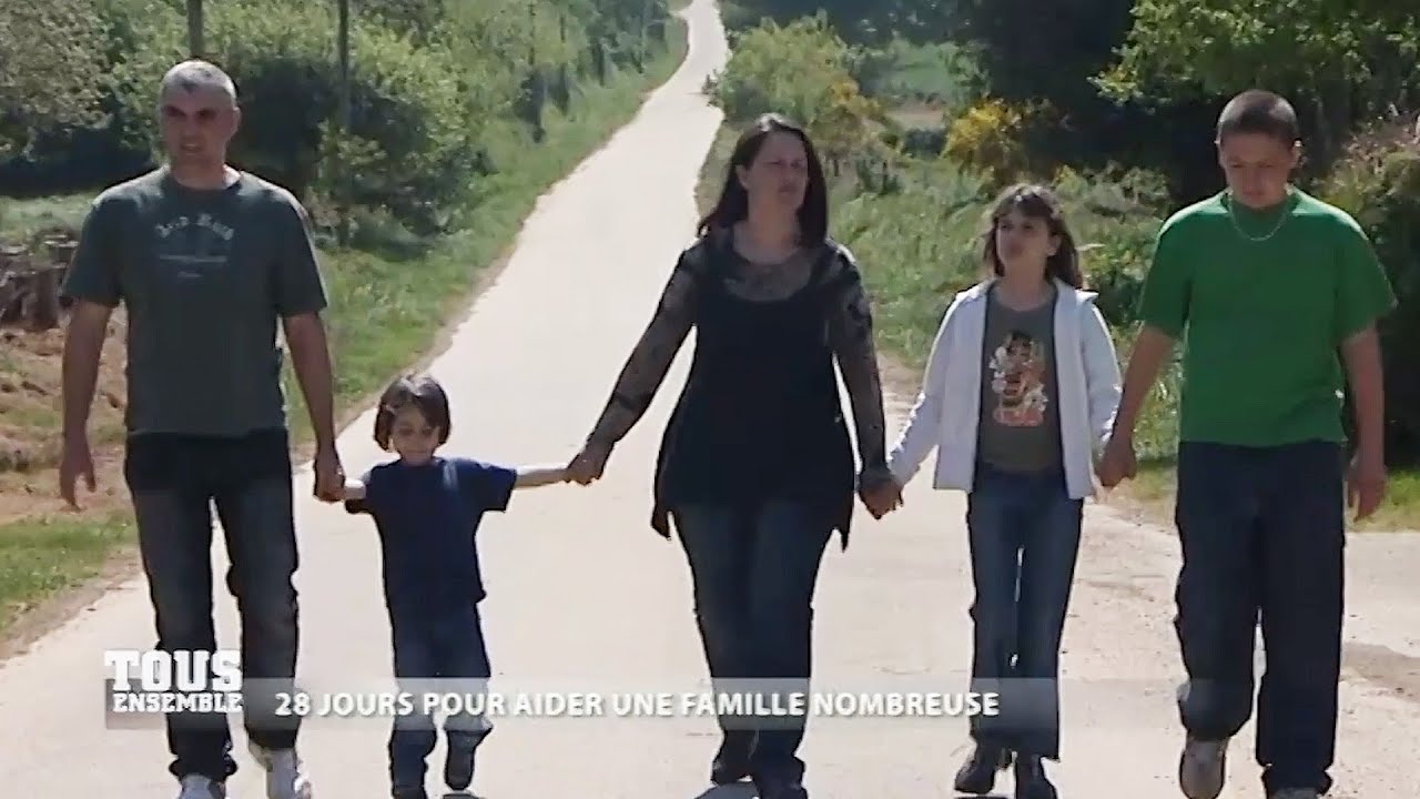 Une famille nombreuse partage la même chambre depuis 6 ans ! 🛏️👨‍👩‍👧‍👦✨ 🏠
