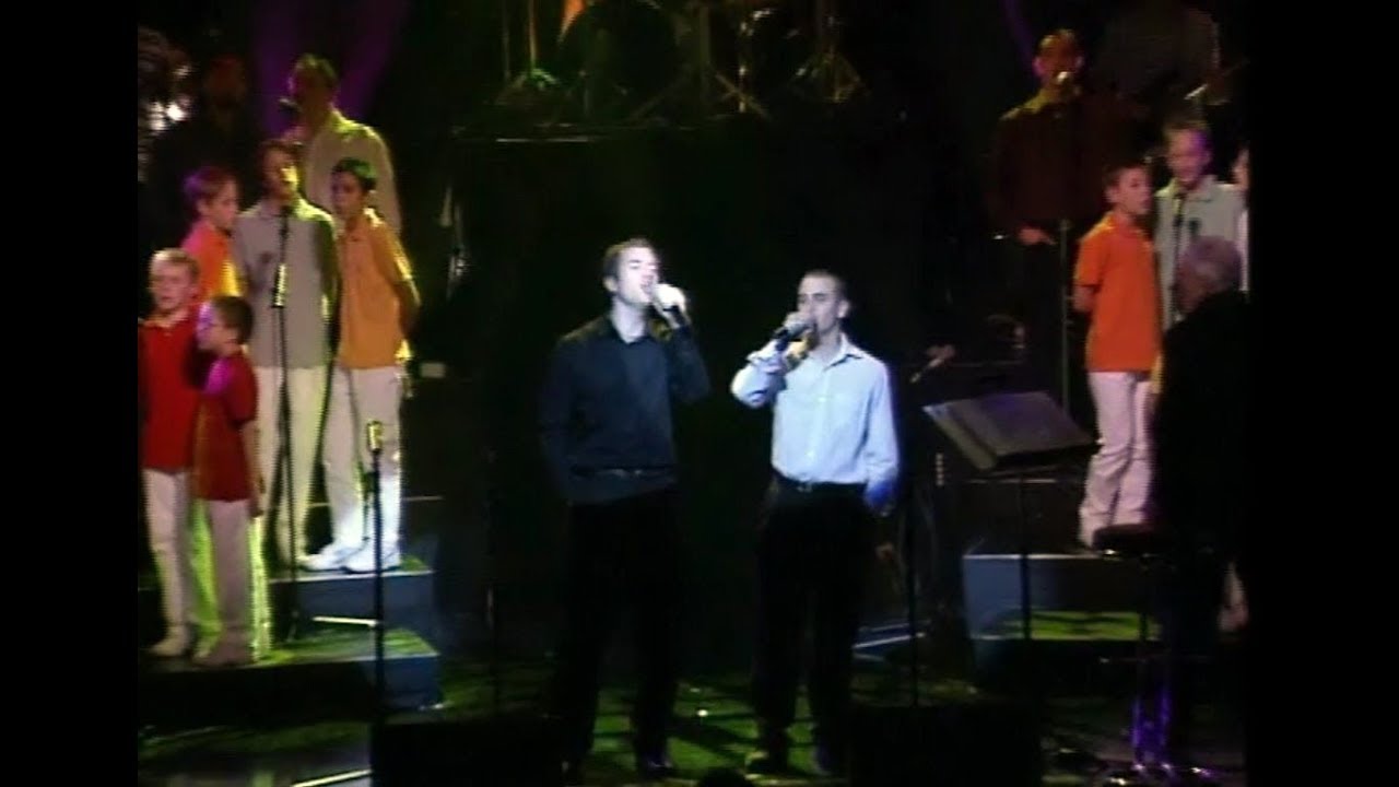 Les Petits Chanteurs d'Asnières - Chantez Enfants du Monde ( de Demis Roussos) Gala 2003