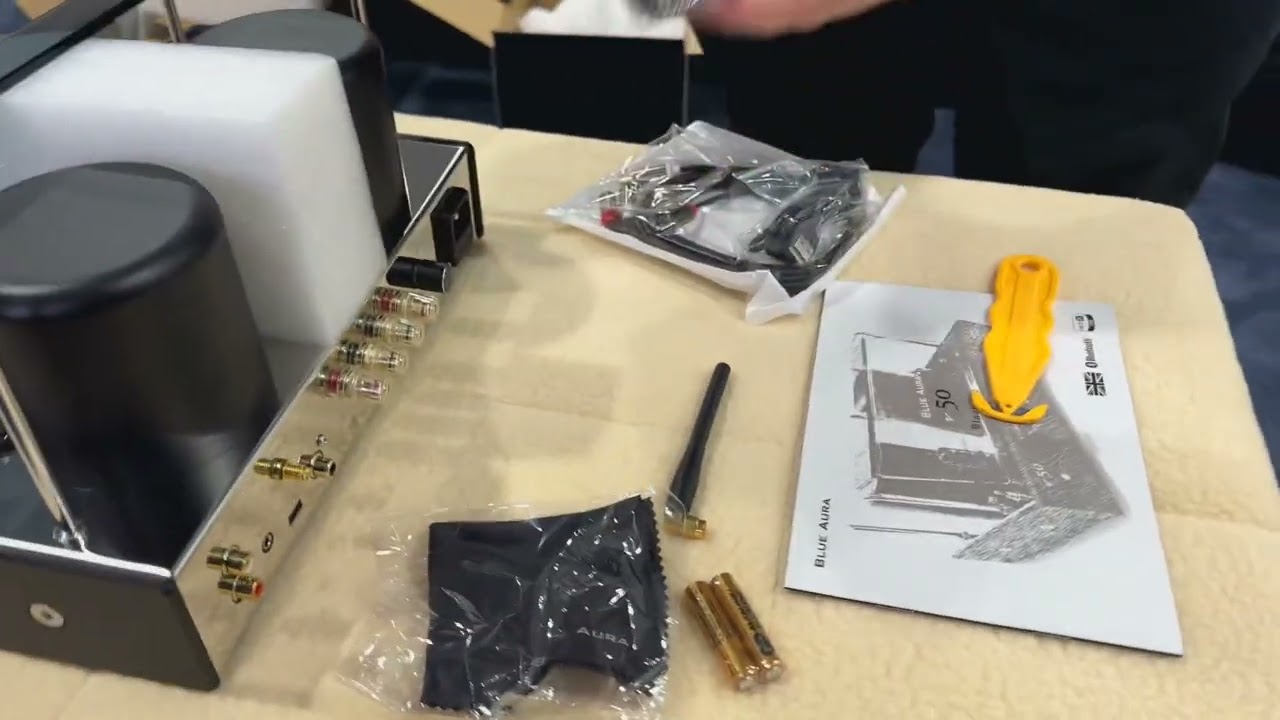 Unboxing Blue Aura V50 Tube Amplifier