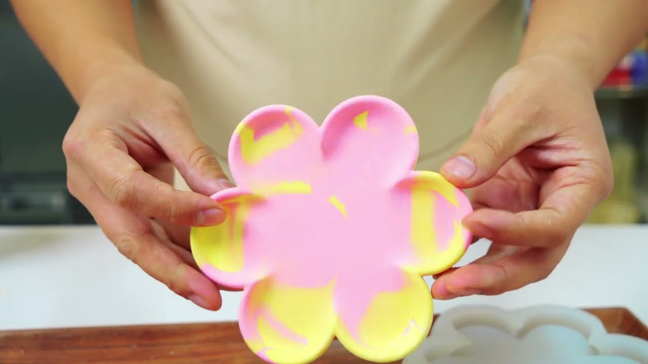 🔓Unlocking the Potential: 3 Practical Uses and Cleaning Tips for Silicone Split Cups! #resin #diy