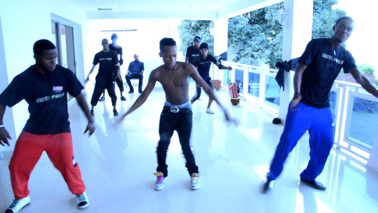 Innoss'B (Innocent Balume) en repetition de danse sur son nouveau son