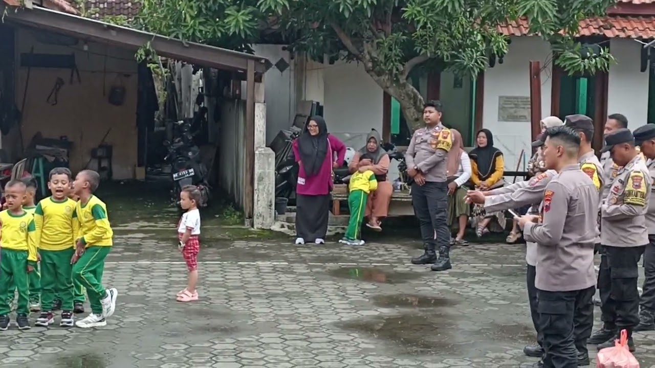 Outing class tk aba 04 di kapolsek kaliwungu. Semangat anak2 hebat