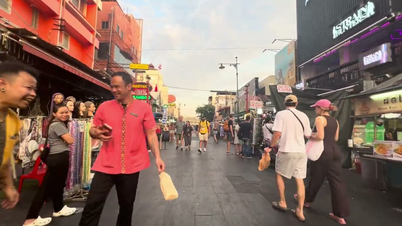 Biking thru Rambuttri Village / Khaosan Road - Bangkok