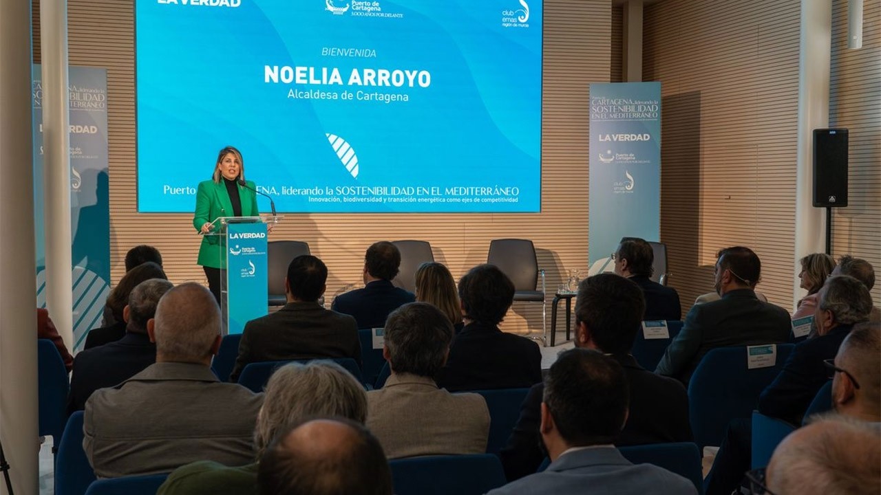 La alcaldesa de Cartagena reivindica el puerto de El Gorguel dos años después de su bloqueo por ...