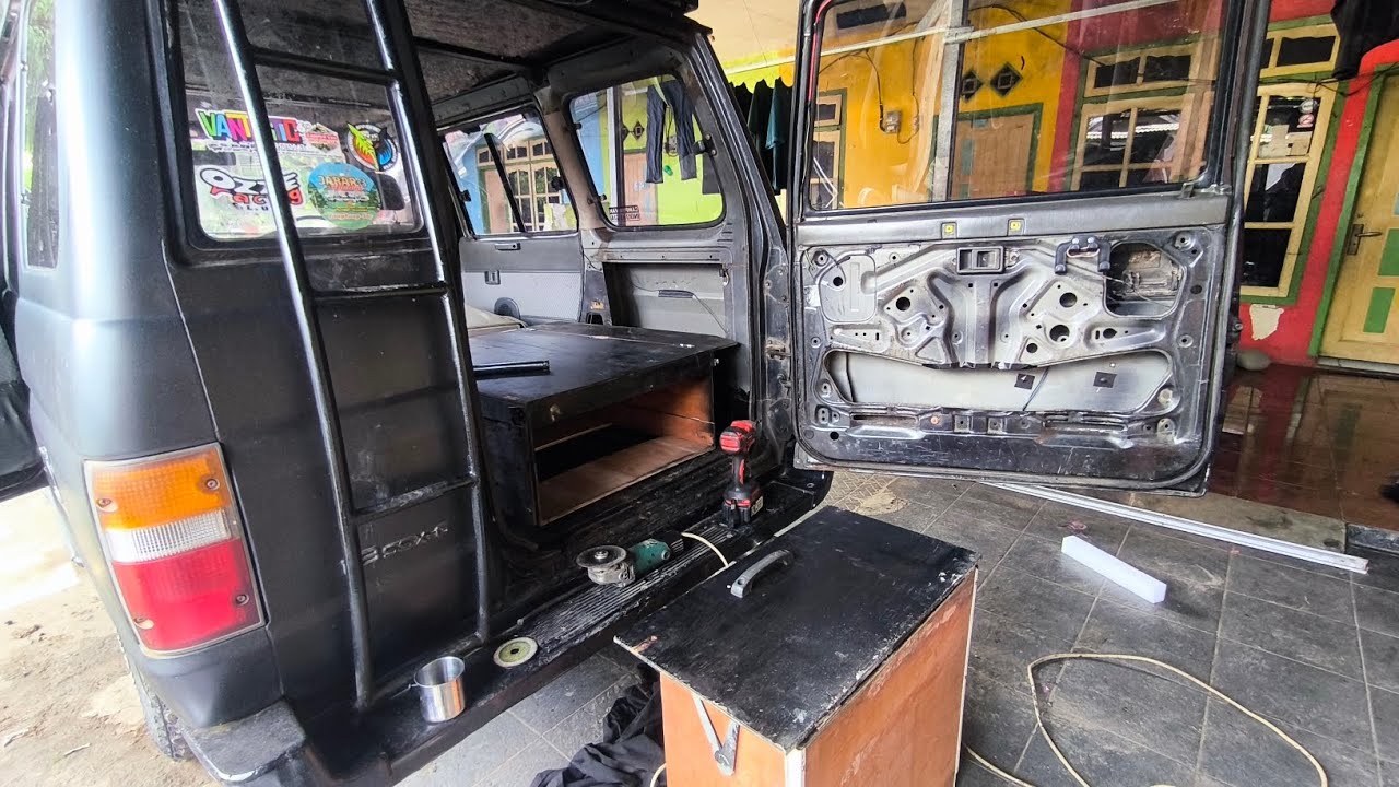 Membuat campervan mobil tua dengan dana yg sangat terbatas emang bisa?! #campervan #kijang 
