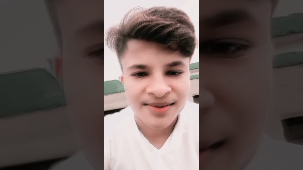 Koi Hero Itni cute smile