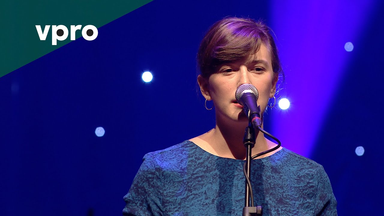 Charlotte Van den Broeck op de Nacht van de Poëzie 2016
