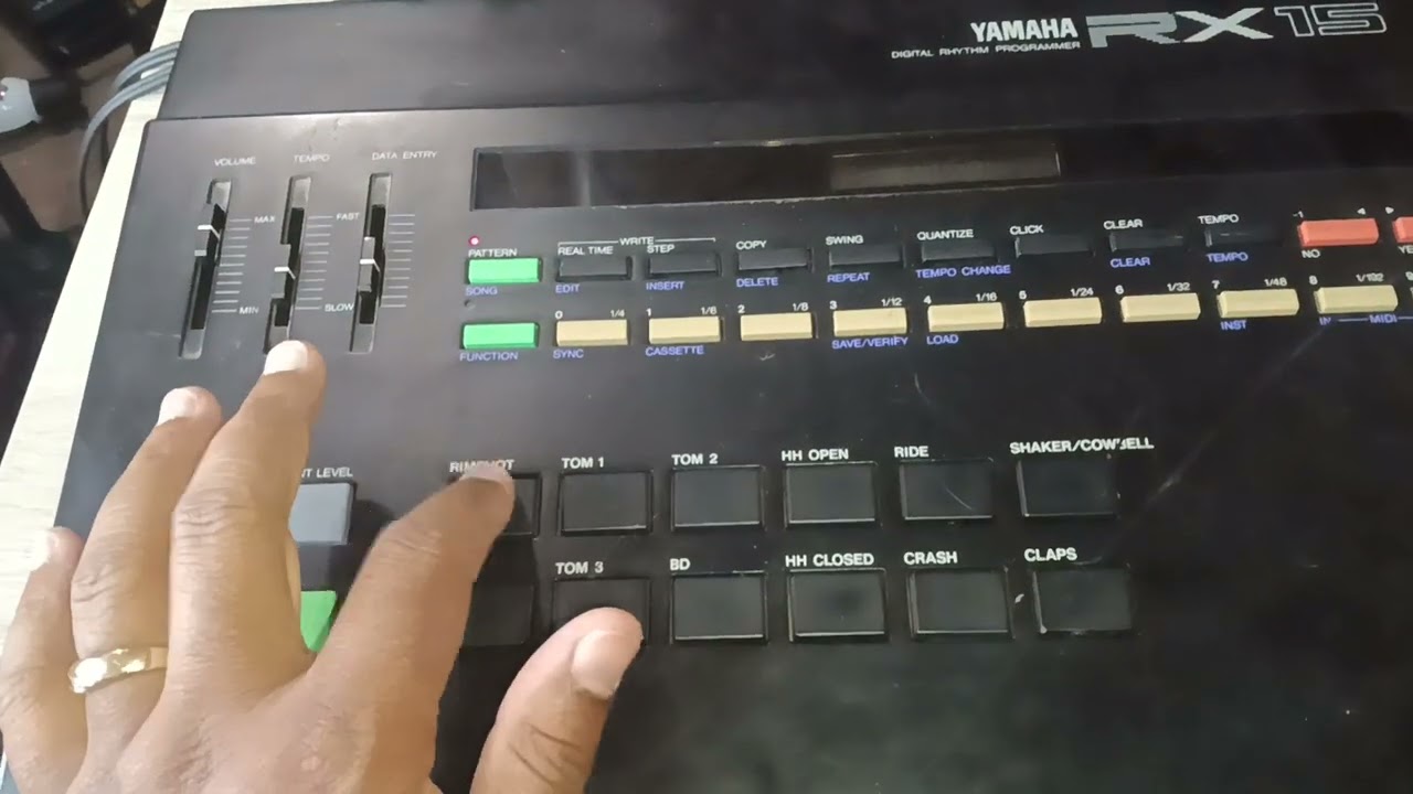Yamaha RX15 #hsiiiproductions #drummachines #yamaharx15 