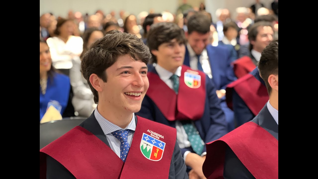 Imposición de Becas de la IV Promoción de alumnos del colegio Adharaz-Altasierra
