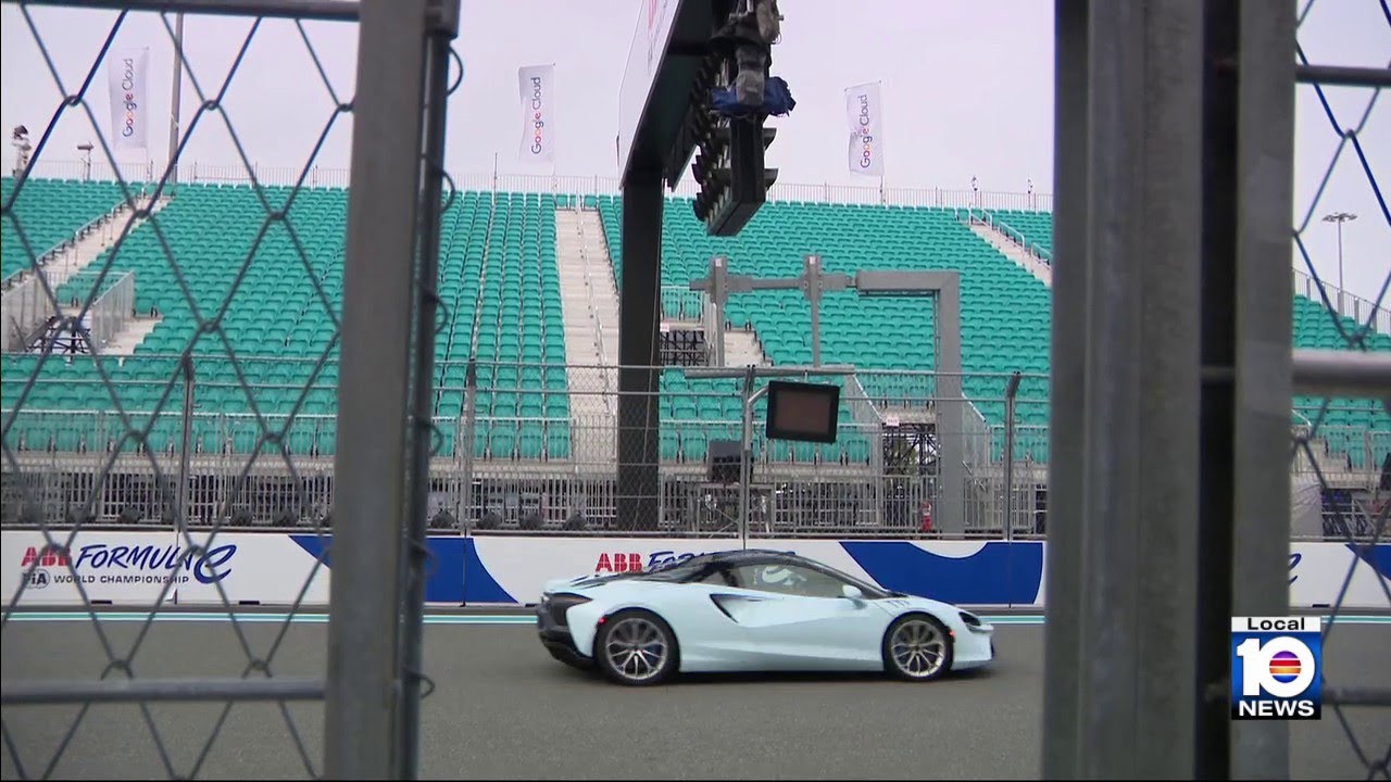 Despite rain and incoming cold, Formula E races on outside Hard Rock Stadium