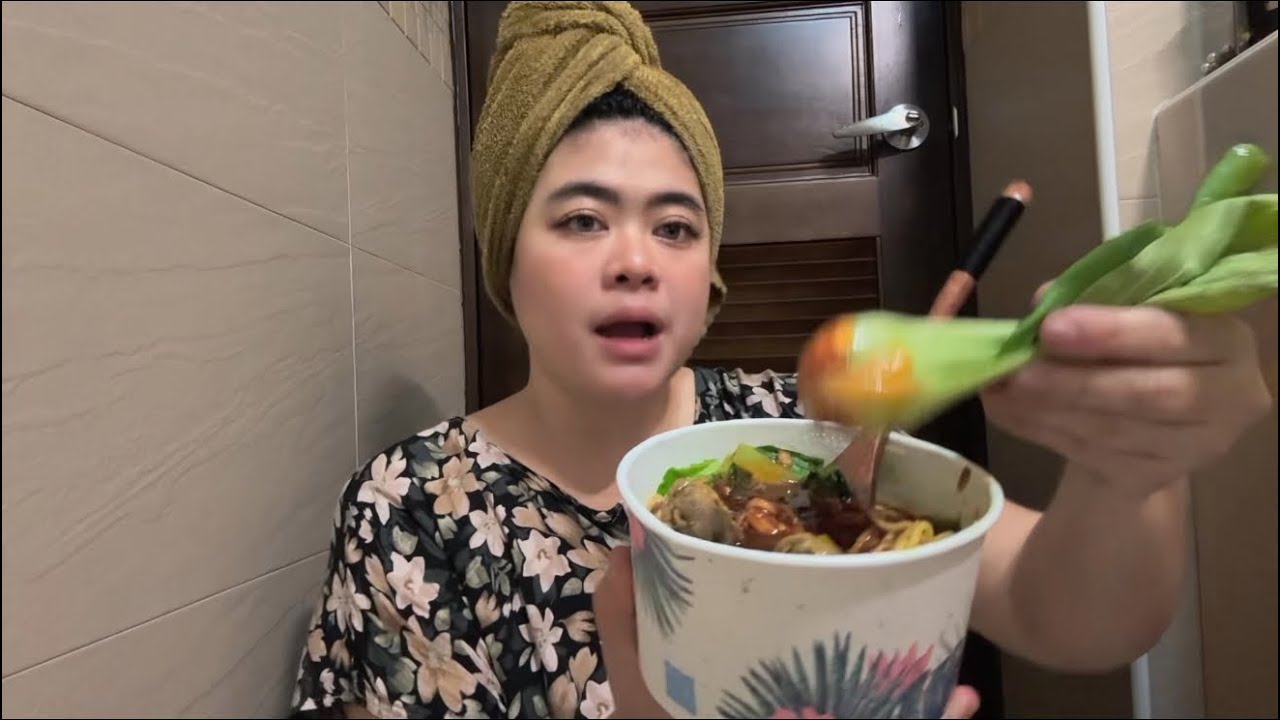 KERIWEUHAN MAKAN NYUMPUT LAGI 🤪🙈😂 MAKAN MIE AYAM YANG UDAH DINGIN EMANG MASIH E MNAKKK? 