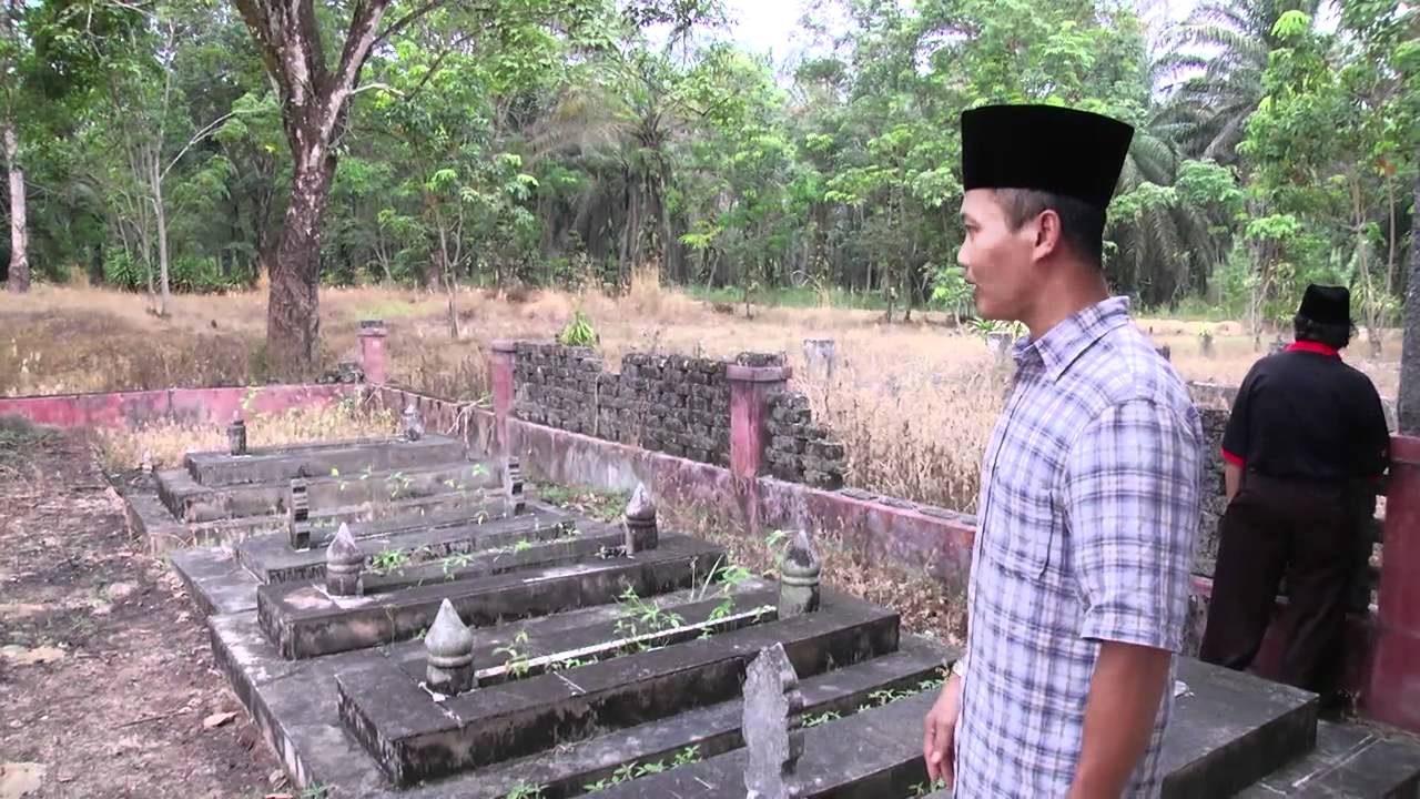 Melawat ke kubur Allahyarham Meor Abdul Aziz dan keluarganya